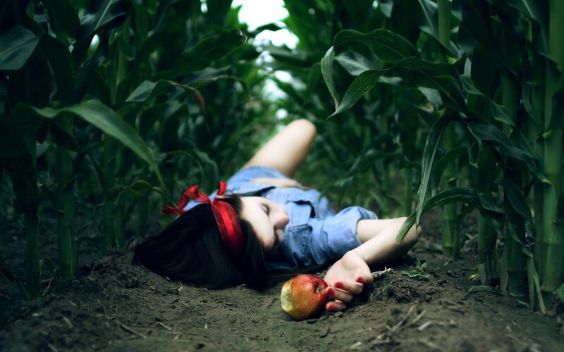 woman in cornfield with apple