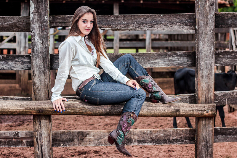 Woman in Cowboy Boots — Brown, Calm