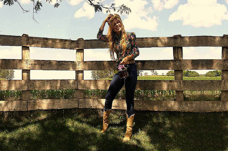 Woman in Cowboy Boots — Green, Outdoor