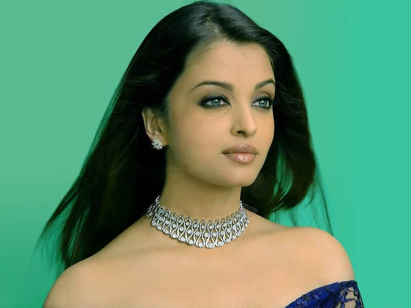 woman in diamond necklace