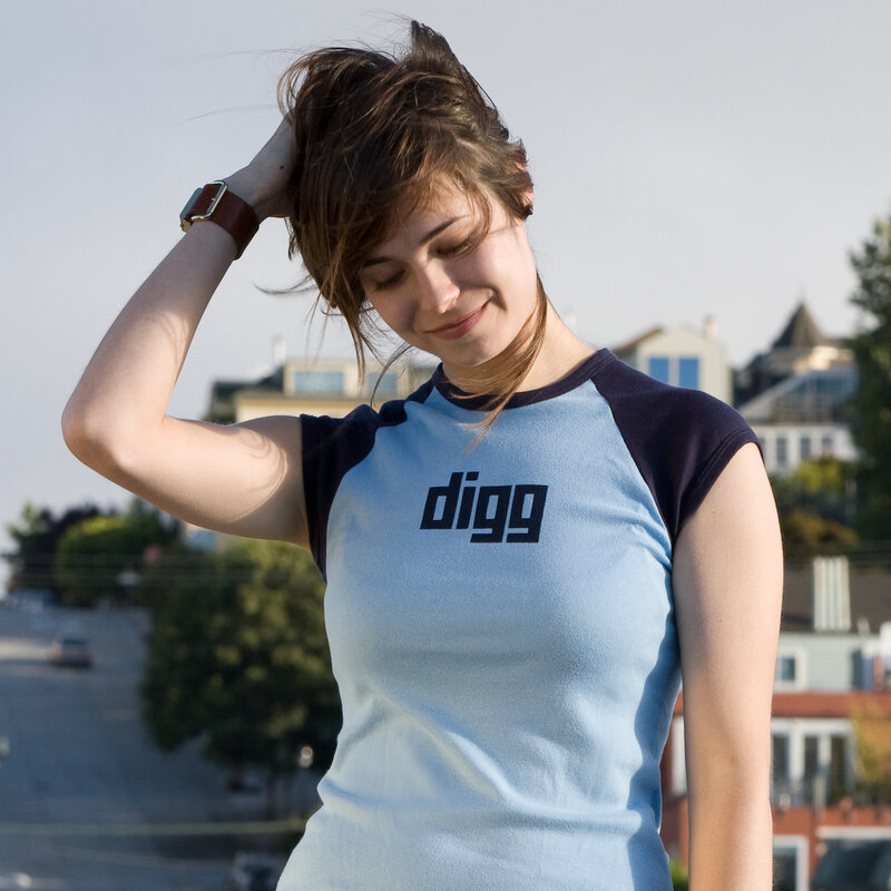 woman in digg t-shirt