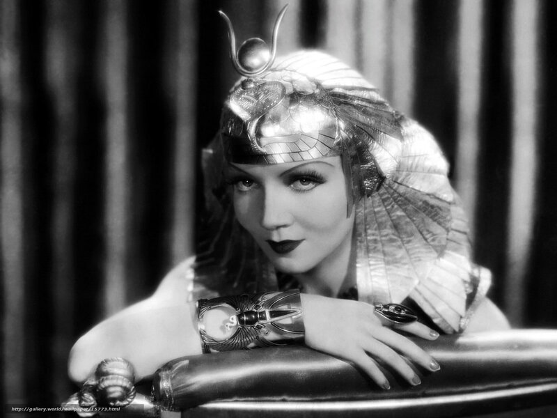 Woman in Egyptian Costume — Black