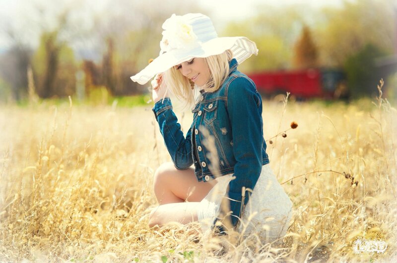 woman in field with hat