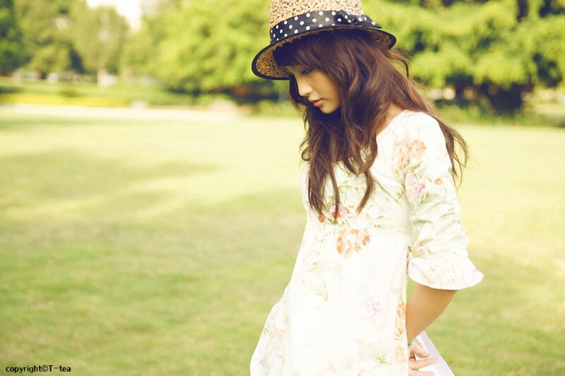 woman in floral dress and hat