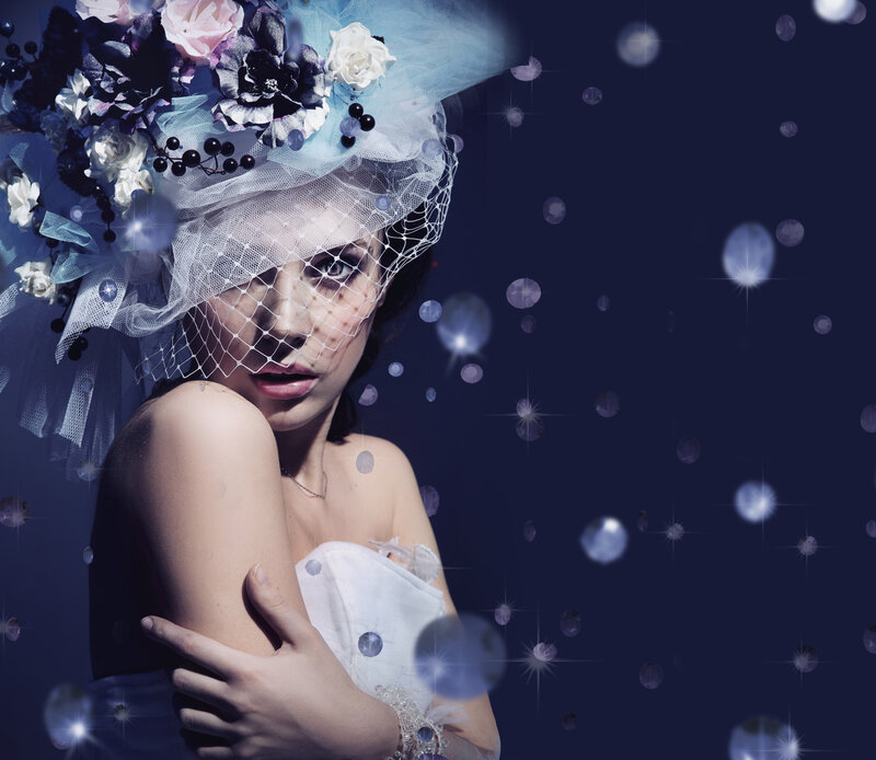 Woman in Floral Hat — Blue