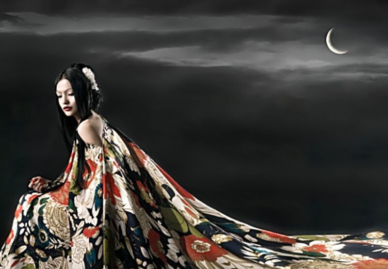 Woman in Floral Robe — Black
