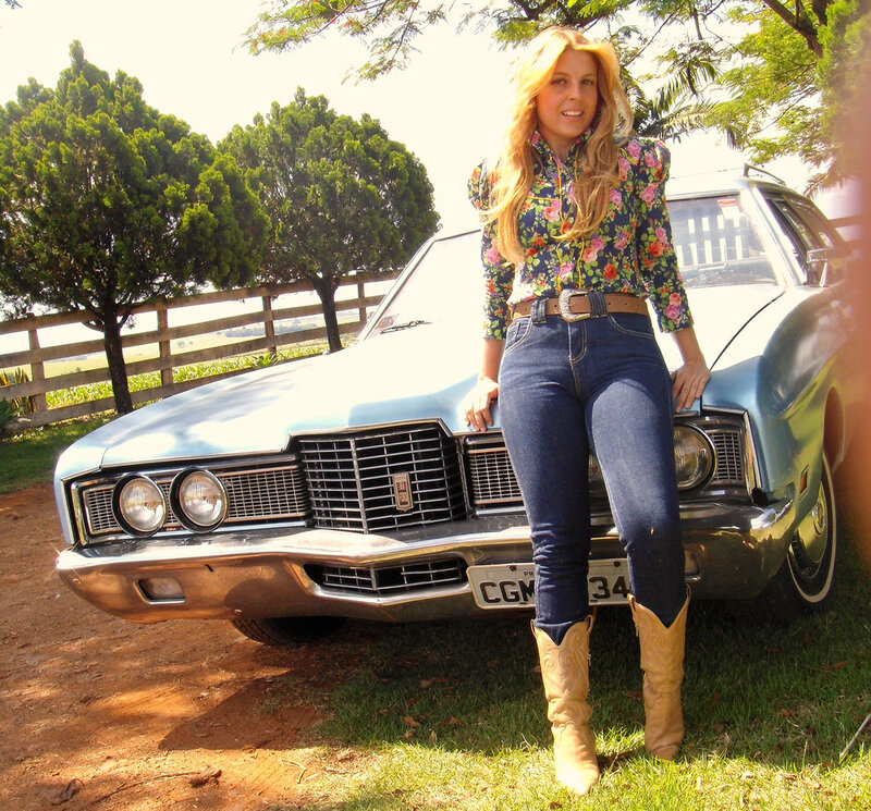 Woman in Floral Shirt — Blue, Outdoor