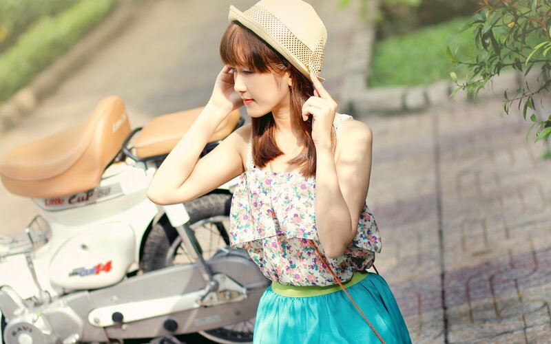 woman in floral top and hat