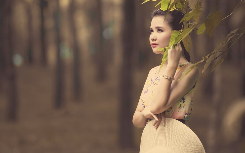 woman in forest with hat