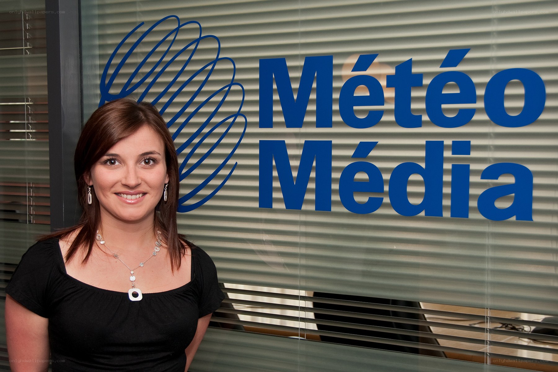 Woman in front of Meteo Media sign