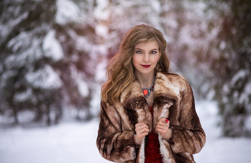 Woman in Fur Coat — Brown, Cold