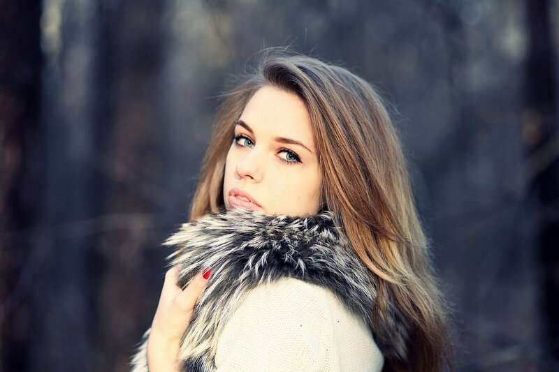 woman in fur collar