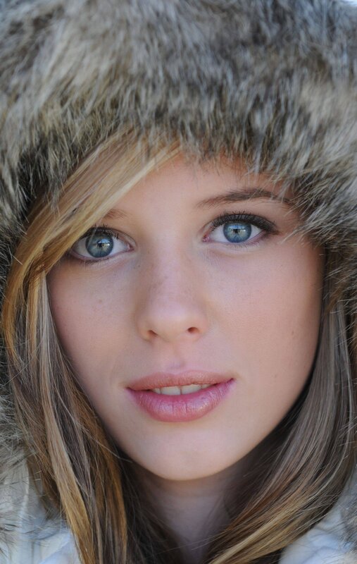 woman in fur hat