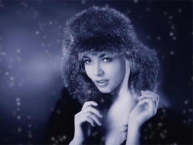woman in fur hat at night