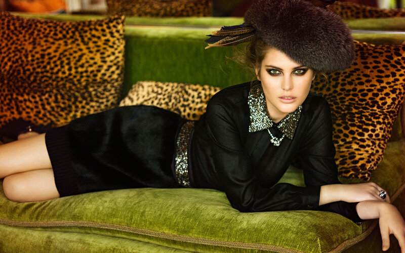 Woman in Fur Hat — Black