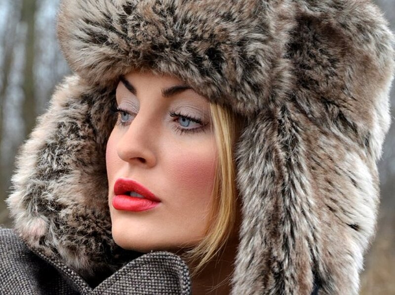 Woman in Fur Hat — Brown, Cold
