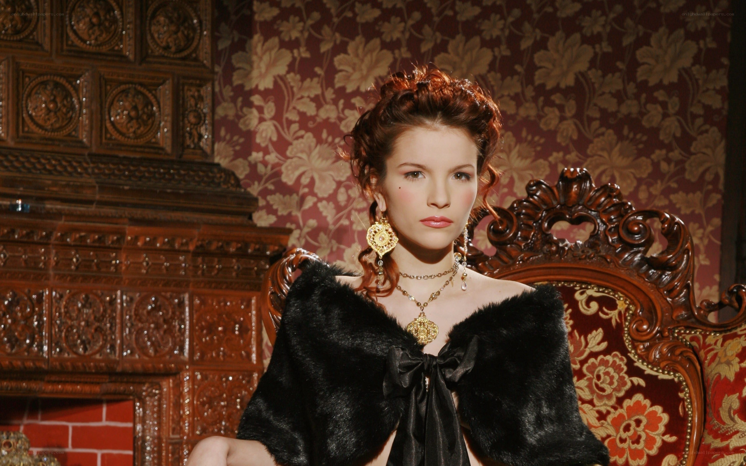 woman in fur stole and gold jewelry