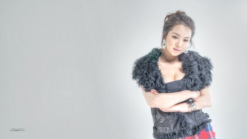 woman in fur vest