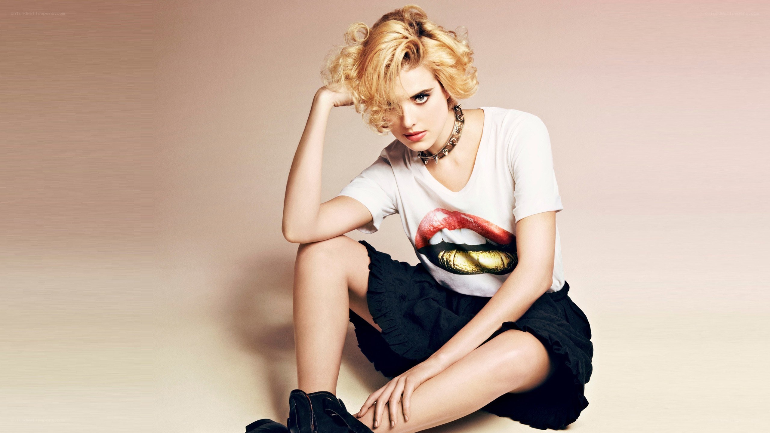 woman in graphic tee