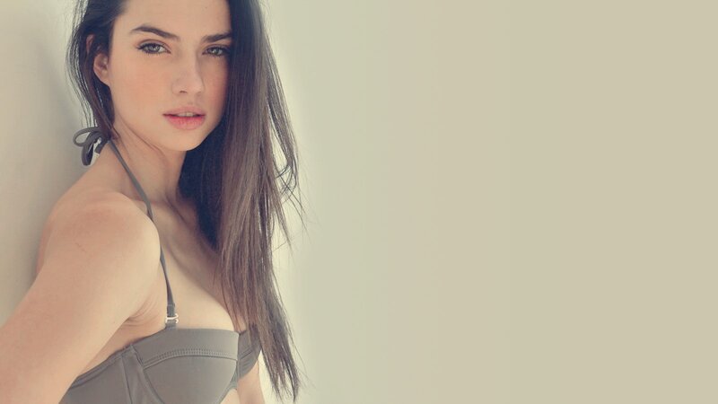woman in gray bra