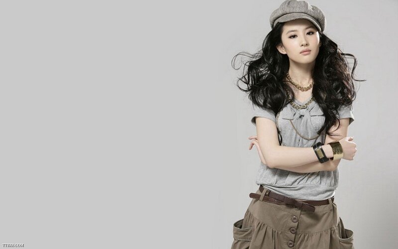 woman in gray cap and shirt
