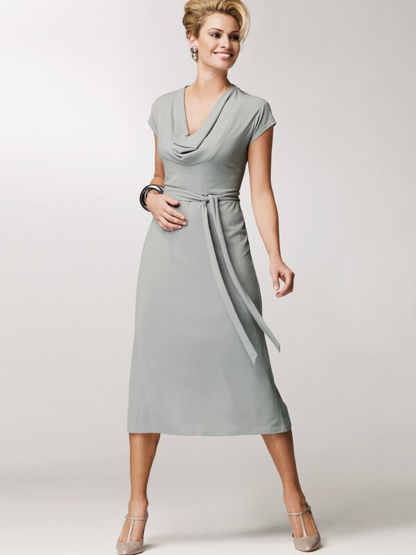 woman in gray dress