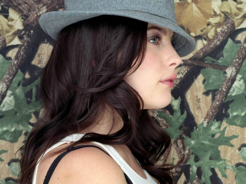 Woman in Gray Hat — Neutral