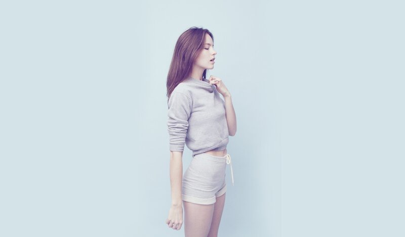 woman in gray sweatsuit