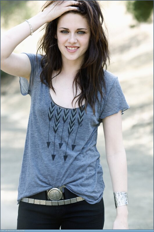 woman in gray t-shirt smiling