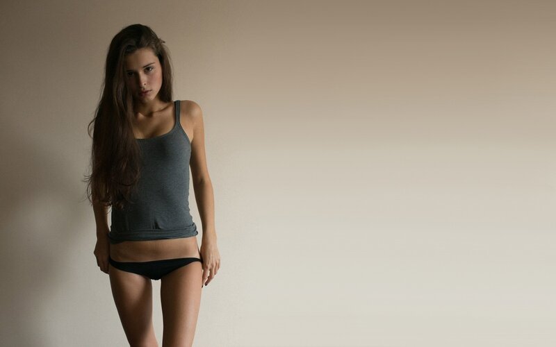 woman in gray tank top
