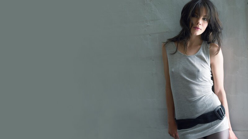 woman in gray tank top