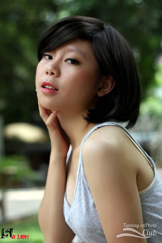 woman in gray tank top