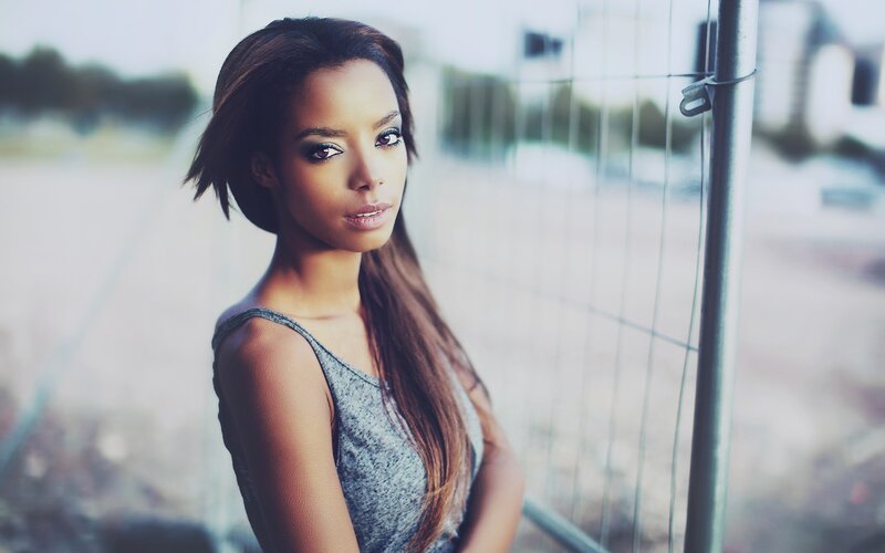 woman in gray tank top