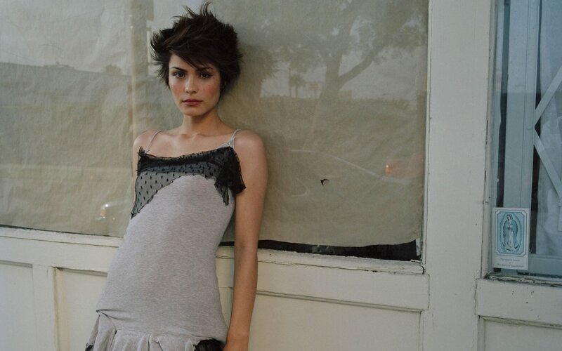 woman in gray tank top