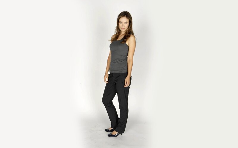 woman in gray tank top