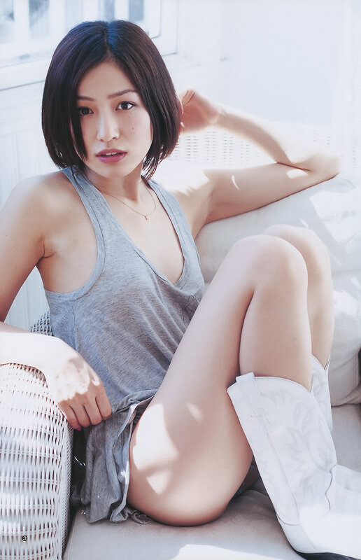 woman in gray tank top