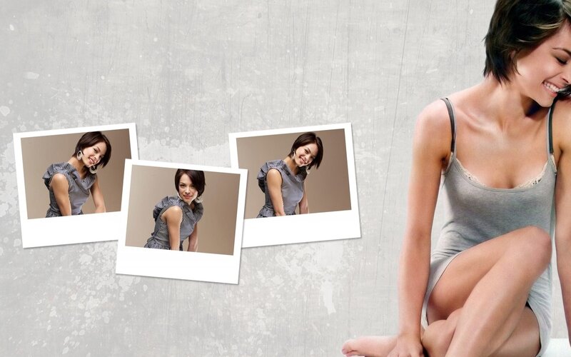 woman in gray tank top