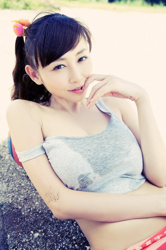 woman in gray tank top