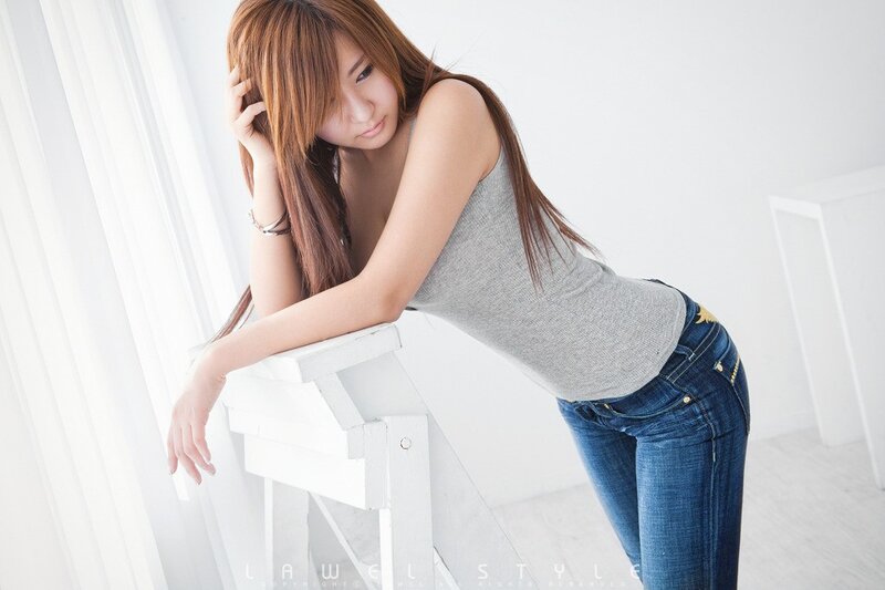 woman in gray tank top