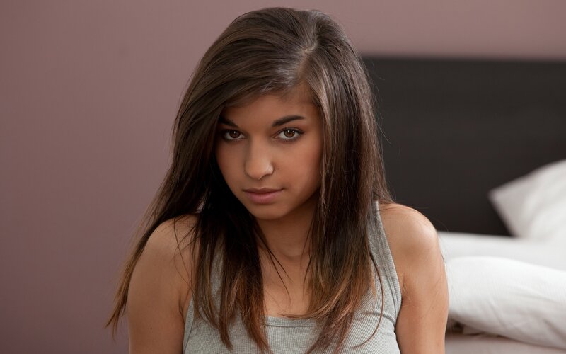 woman in gray tank top