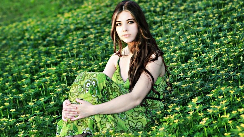 Woman in Green Dress — Afternoon, Flowers