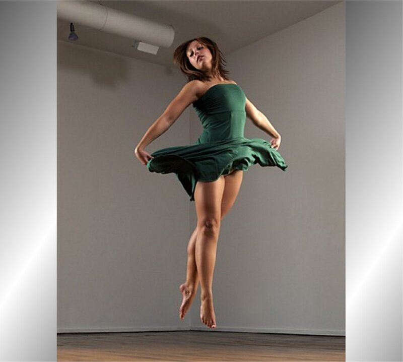 Woman in Green Dress — Dynamic