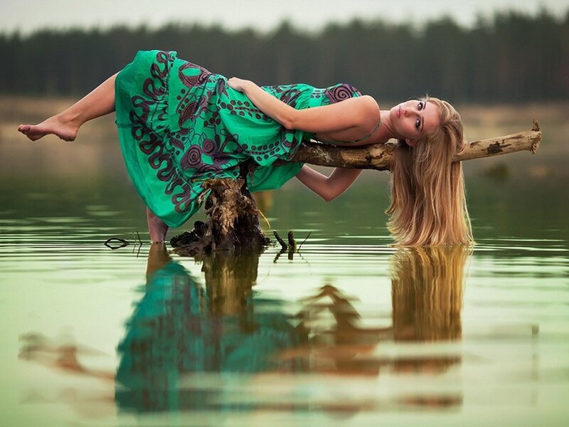Woman in Green Dress — Log