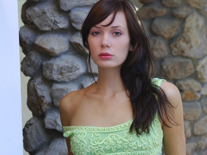 Woman in Green Dress — Neutral, Afternoon