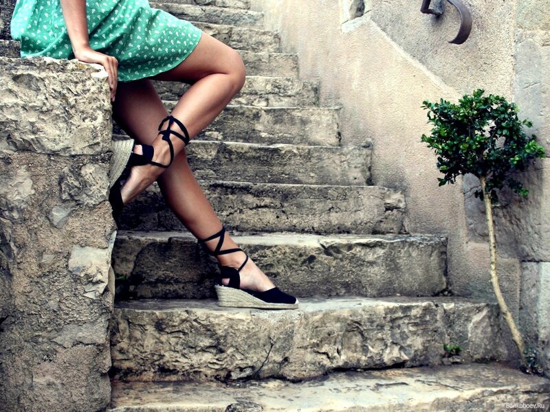 Woman in green dress on stone steps