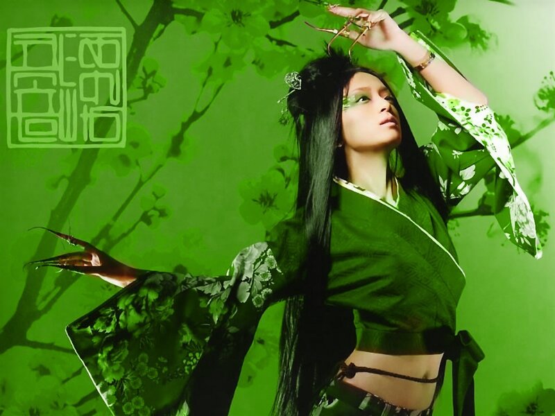 woman in green kimono with claws