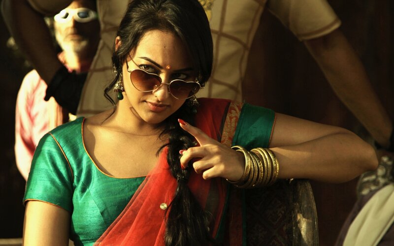 Woman in Green Sari — Dramatic
