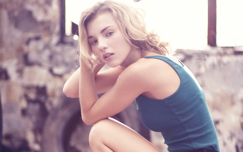 woman in green tank top