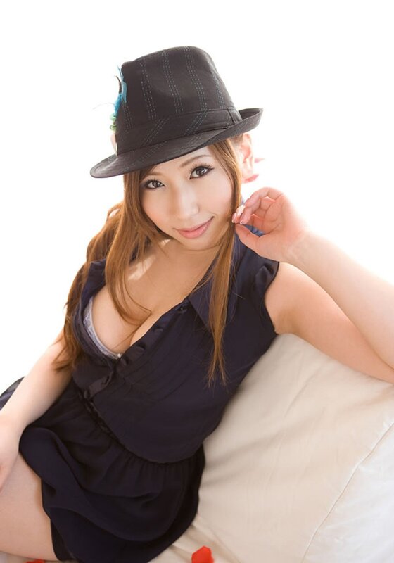 woman in hat and dress