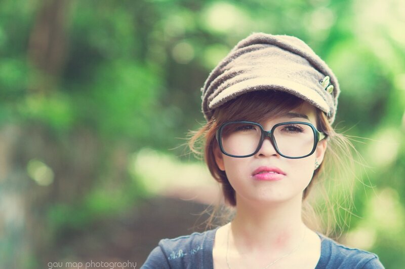 woman in hat and glasses